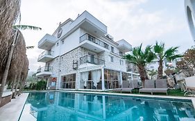 Urla 1867 Hotel